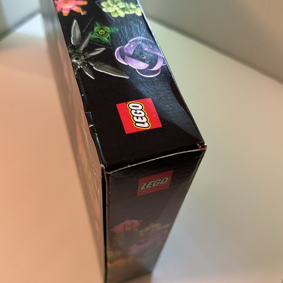 LEGO Succulents 10309 - Picture 7 of 9
